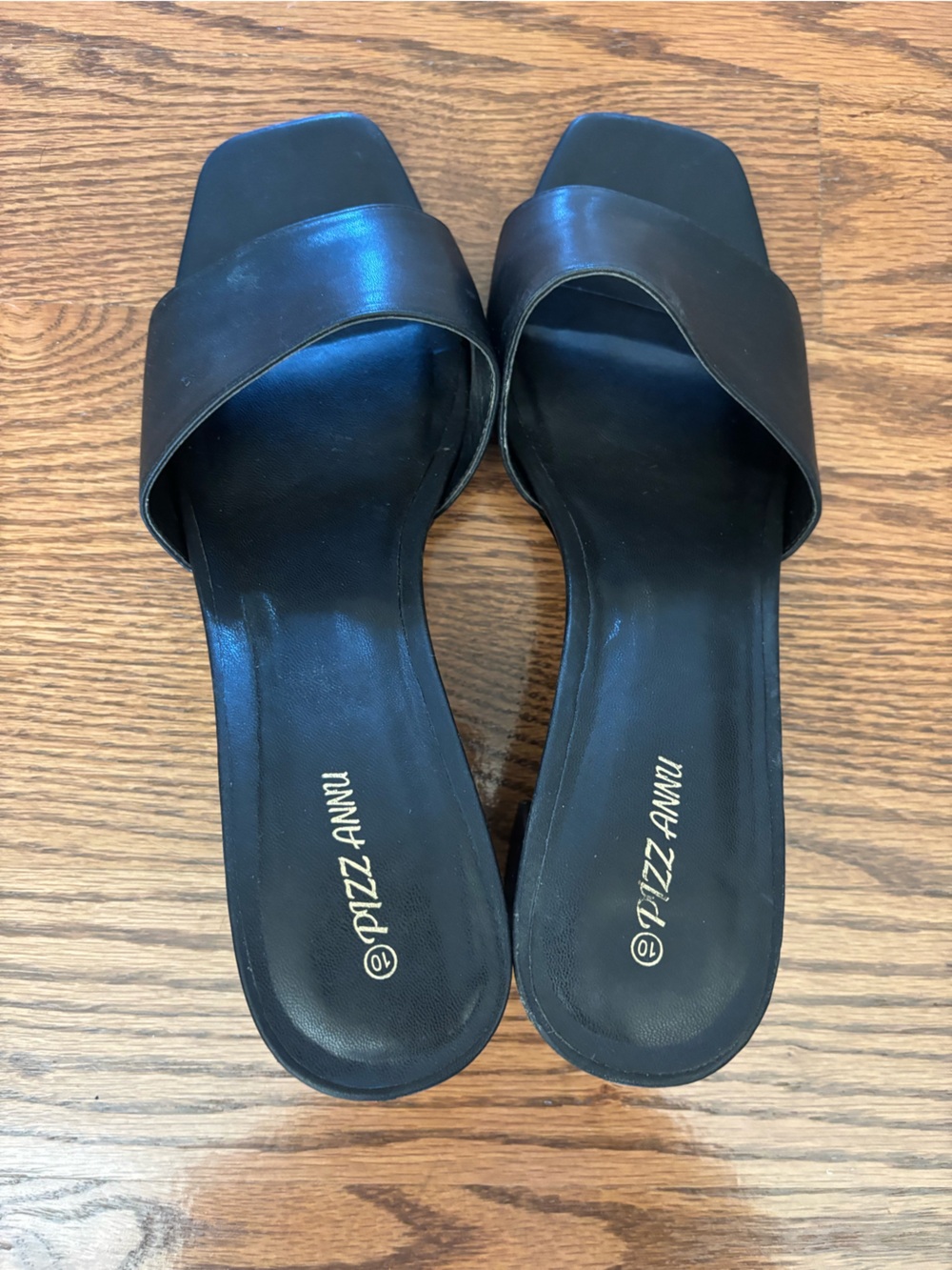 Pizz Annu Women's Black Slide Sandals